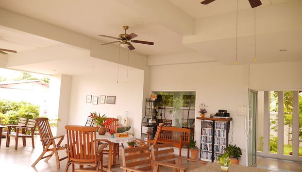 Coin salon dans le hall