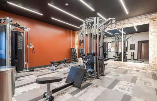 Luxury Apartment in Bricktown Riverwalk - Photo 17