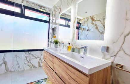 Azure Serenity Villa by LovelyStay - Foto 18