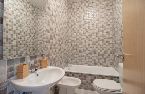 C88 - Deluxe Apartment Downtown with Pool and Parking - Photo 23