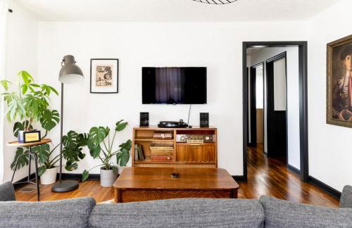 Mid-Century Modern Home Near Downtown with Free Parking - Foto 9