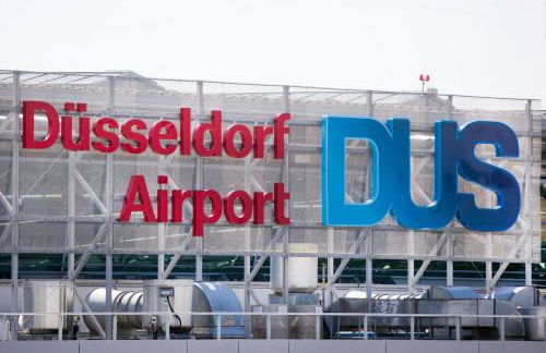 - Ocean Haven Deluxe with Coastal Charm - 2-Room Sea-Inspired Apartment 75 qm - Central Location - Elegant Nautical Design - Renovated in 2024 with TV & Netflix - Full Kitchen & Free Parking - Near Metro & Airport - King Beds - - Photo 48