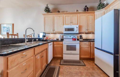 Incredible Views w Garage on Lake and bike trail - Foto 7