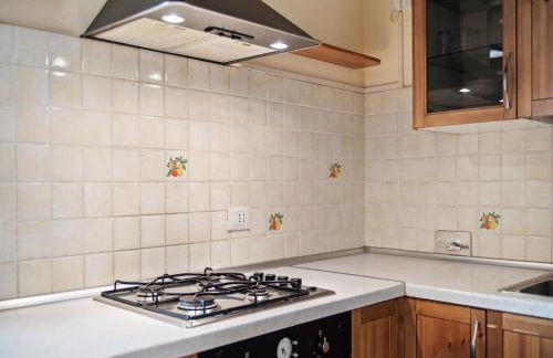 Tranquil Village Stay with Fireplace - Photo 9