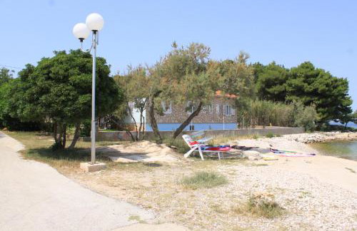 Family friendly seaside apartments Ugljan - 828 - Foto 2