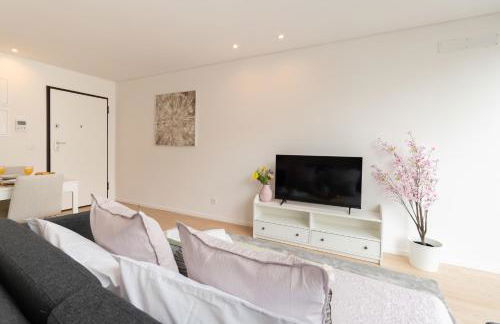 HostWise Cozy Studio with Balcony and Garage - Photo 9