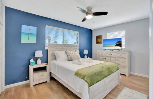 Eagle's Way with Firepit Heated Pool and Sunroom Near BEACH - Foto 76