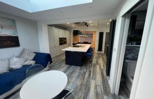 Whole house -Sleeps4-Parking-Garden-BikingHiking - Foto 20