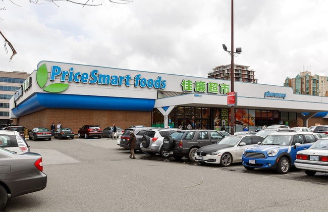 Convenient 2bdr 2BA Richmond Centre Condominium - Photo 17