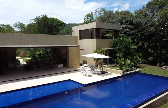 w Beautiful 4BR Villa at Mesa de Yeguas - Photo 25