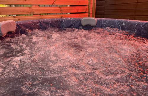 Charming cottage with hot tub & private garden - Photo 23