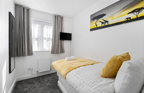 Roomy 3 bedroom house, 2 baths - Photo 14