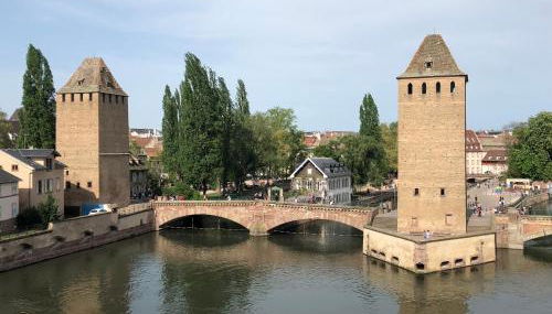 Luminous apartment in Kehl near Strasbourg, conveniently located next to a tram stop with direct access to Strasbourg city centre - Foto 3