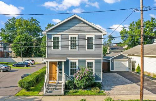 Upscale Azure by Saratoga Stays - Photo 31