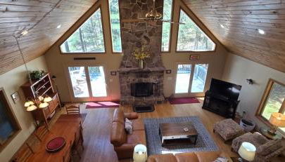 Tall Pines- 5-bedroom 3-bath with hot tub and more! - Foto 3