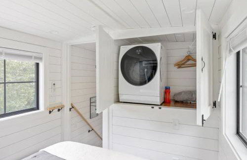 Haven Tiny House w hot tub on river near Stowe - Foto 6