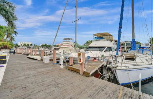 Beach Isles Modern 1BR Waterfront Apartment with Patio - Foto 57