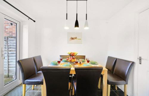 3 BR 5 Beds 3 Bath Private Garden Parking x2 Ideal for Family & Work Stays - Foto 10