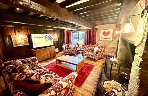 16th Century Farm House,6 Beds,5 BATHROOMS,SLEEPS 15,BBQ,HOT TUB,CINEMA ROOM WITH SURROUND SOUND,With Cymru Holidays - Foto 28