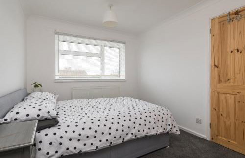 Spacious 3BR Home in Leighton Buzzard Parking Sleeps 5 Walk to Town & Train Near Rushmere Country Park & Leighton Buzzard Railway Perfect for Families & Work Stays - Foto 22