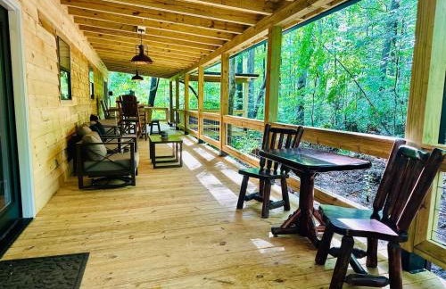 Laurelwood Luxury Cabin Hot Tub - Photo 6