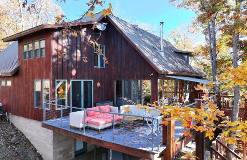 Luxury Lake House w Dock & Game Room - Photo 8