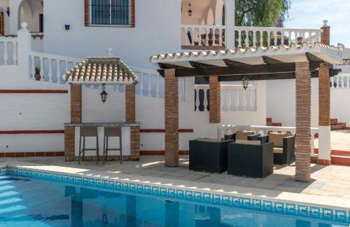 VILLA BARRANCO Big terrace, private pool & parking - Photo 16