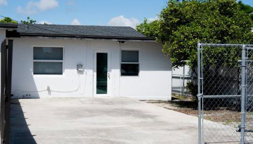 Central Getaway in Little Havana Near Airport, Wynwood, Calle 8 Brickell, Coral Gables and more , Fenced parking - Foto 5
