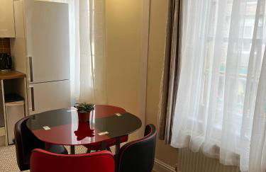 Glastonbury High Street Sanctuary- 2 BD, Sleeps 4 - Photo 9