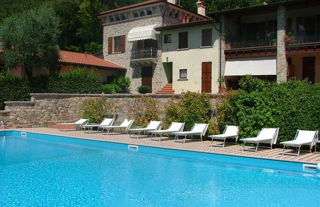 Lovely Flat With Shared Pool and Amazing Lake View - Photo 10