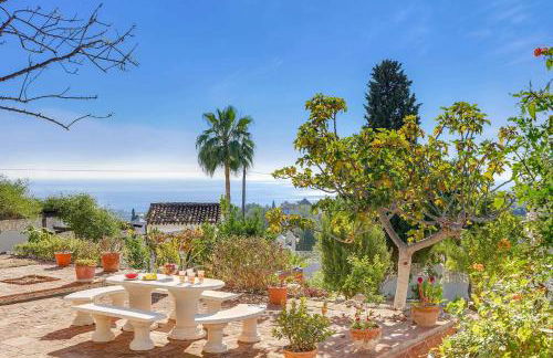 Private Heated Pool, Jacuzzi & 1225m2 garden in Villa Cipreses - Photo 25