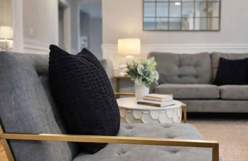 Spacious 5-Bedroom Retreat in Forest Park - Foto 15