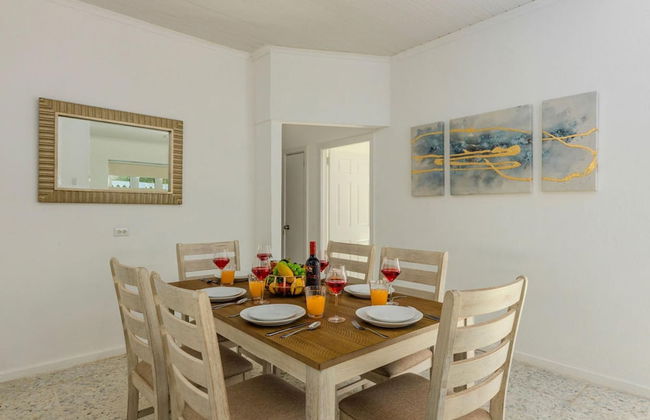 3BR Home w Pool in Downtown 5min Walk 2 Beach - Foto 8