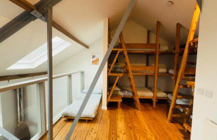 Afan Forest Bunk House-Converted Chapel Sleeps 35 - Foto 34