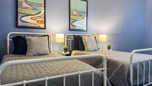 Sleeps 6 Homey 2 Bedroom with 5 Beds and WIFI - Foto 2