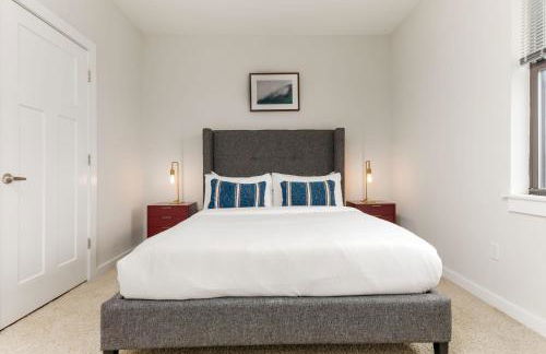 CozySuites Music Row Spacious 2BR with free parking 40 - Foto 12