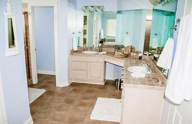 Coastal Escape w Pool Pool Table Walk to Beach - Foto 18