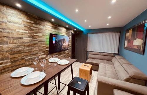 MODERN SUITES -5 Bedroom House- With FREE PARKING Birmingham city - Foto 19