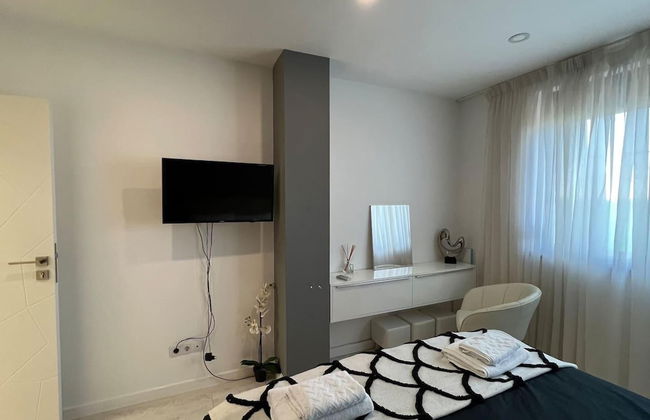 Luxurious Beach House With Wi-fi and Parking - Photo 3