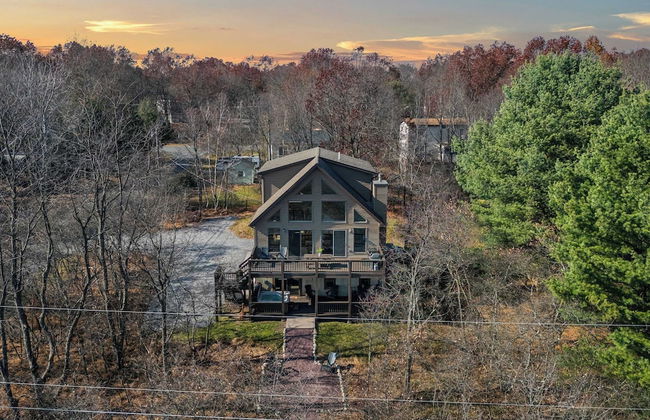 Lake View Chalet by Avantstay Lake Access + Deck - Foto 46