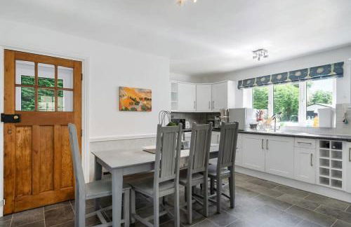 Spacious Cotswolds House Garden with Hot Tub - Foto 7