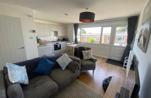 Beau - Brambles Chine, Colwell Bay - 5 star WiFi - Short walk to The Hut and beach - 1 night stays available - Ferry offers - Photo 1