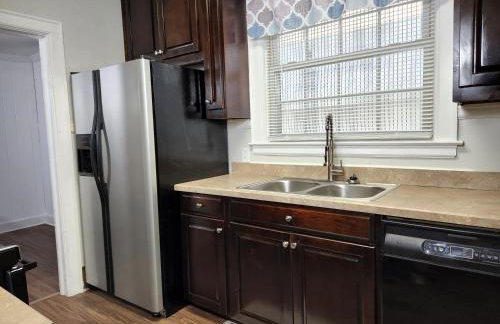 Spacious Centrally Located 3 Bed 2 Bath - Sleeps 8 - Foto 16