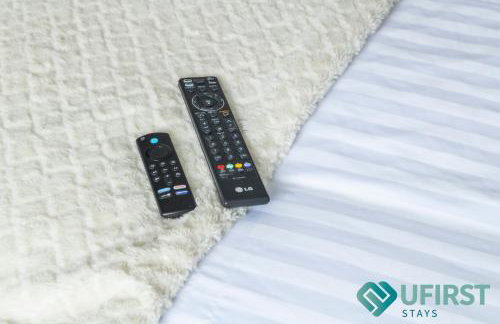 Delightful 3BR Home - Hot Tub - Near Castle, QMC - City Centre & Trent Bridge - Free WiFi & Parking - Sleeps 6 - Foto 33