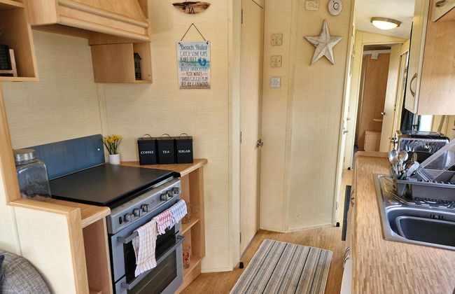 3-bed Caravan - Sleeps 8 - Pool Onsite - Petsok - Foto 5