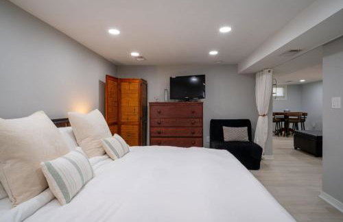 3Bed 2Bath Luxury Lake House on Myers Bay Private Pier Beach Firepit and Deck - Foto 38