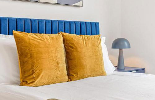 Lux 2BD Gym Rooftop Street Parking by DT UMN - Foto 25