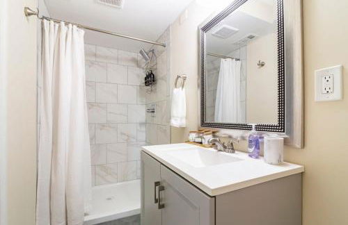 5 bedrooms with 4 Full Bath Fire Pit BBQ and Plush Amen on 1 2 acre - Photo 59