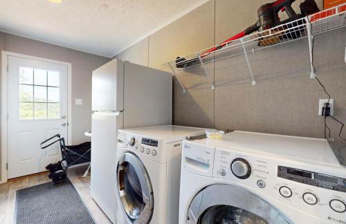 New Lake Home Sleeps 14 Private Dock Deck Grill - Foto 20