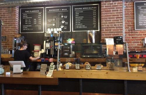 Bright Downtown Asheville Apt with Balcony, Walk Everywhere - Foto 15